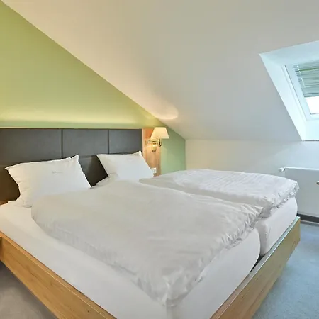 Landhaushotel Hof Wasserkuppe 4* Poppenhausen