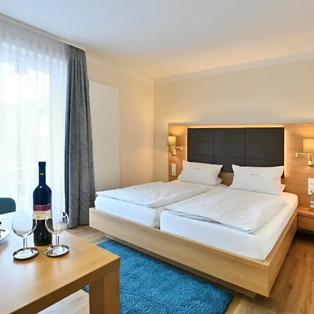 호텔 Landhaushotel Hof Wasserkuppe 4*